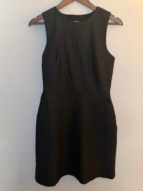 GAP Black Sleeveless Shift Dress